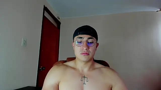 Snapshot of Leoknight chatting on February 2025 08:02:02 PM Leoknight online show from February 2025 08:02:02 PM