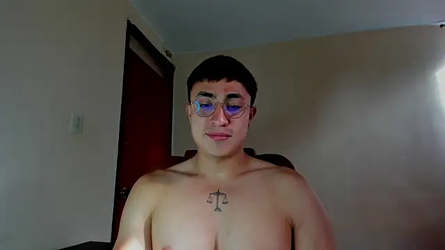 Snapshot of Leoknight chatting on February 2025 09:14:01 PM Leoknight online show from February 2025 09:14:01 PM