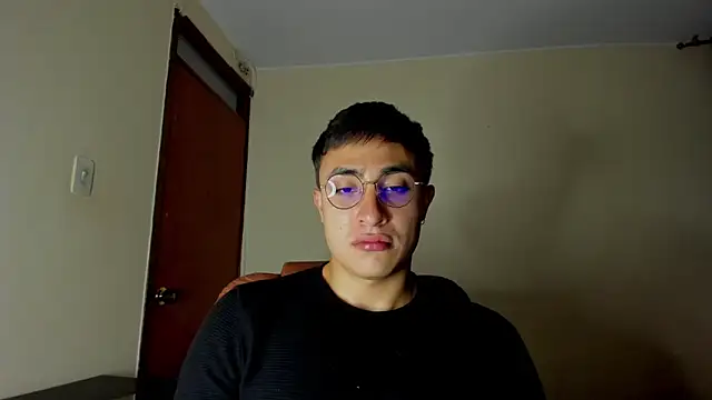 Snapshot of Leoknight chatting on February 2025 02:37:01 AM Leoknight online show from February 2025 02:37:01 AM