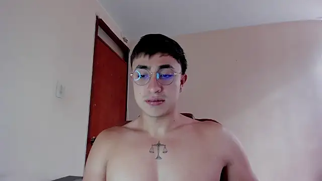 Snapshot of Leoknight chatting on March 2025 09:05:02 PM Leoknight online show from March 2025 09:05:02 PM