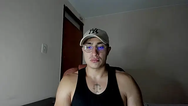 Snapshot of Leoknight chatting on March 2025 10:54:01 PM Leoknight online show from March 2025 10:54:01 PM