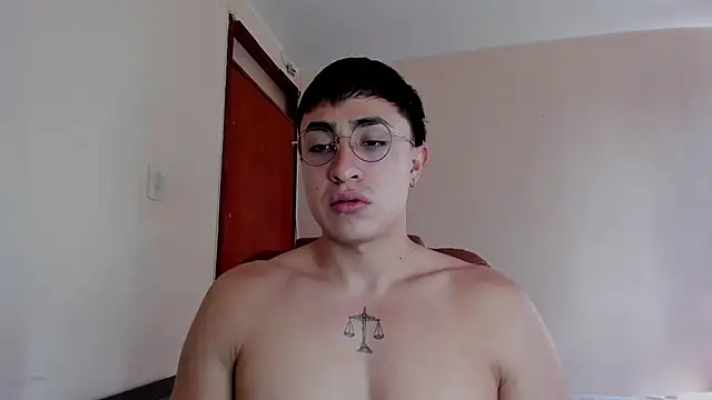 Snapshot of Leoknight chatting on March 2025 07:37:02 PM Leoknight online show from March 2025 07:37:02 PM