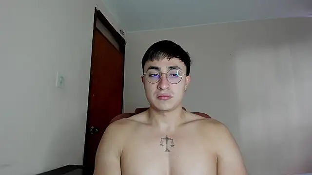 Snapshot of Leoknight chatting on March 2025 09:37:01 PM Leoknight online show from March 2025 09:37:01 PM