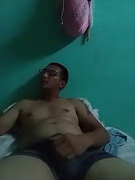 Andresguz35 online show from December 2025 05:02:02 AM