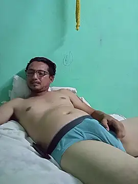 Andresguz35 online show from December 2025 06:20:01 AM