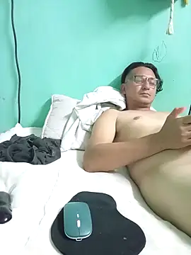 Andresguz35 online show from March 2026 03:34:01 AM