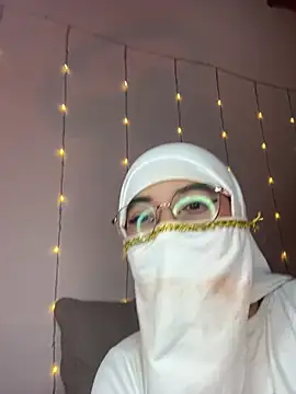 Snapshot of Maisa_issa chatting on March 2025 04:35:01 PM Maisa issa online show from March 2025 04:35:01 PM