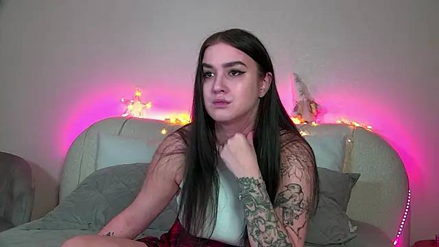 Snapshot of ChristinaMilton chatting on January 2025 04:30:02 PM ChristinaMilton online show from January 2025 04:30:02 PM