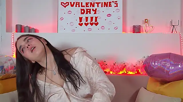 Snapshot of ChristinaMilton chatting on February 2025 04:14:02 AM ChristinaMilton online show from February 2025 04:14:02 AM