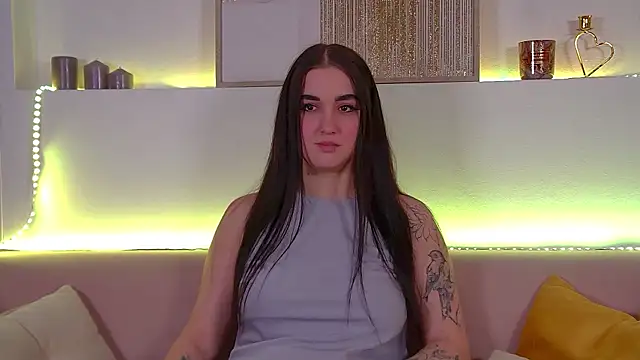 Snapshot of ChristinaMilton chatting on February 2025 09:36:01 PM ChristinaMilton online show from February 2025 09:36:01 PM