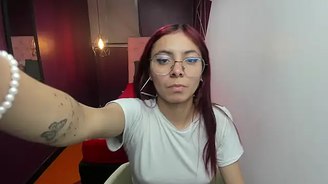 Snapshot of Molly_naughty__ chatting on December 2024 02:54:02 PM Molly naughty online show from December 2024 02:54:02 PM