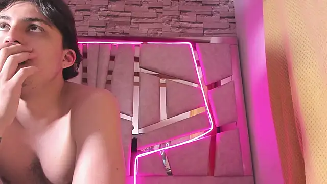 mia and austin online show from November 2025 12:54:02 AM