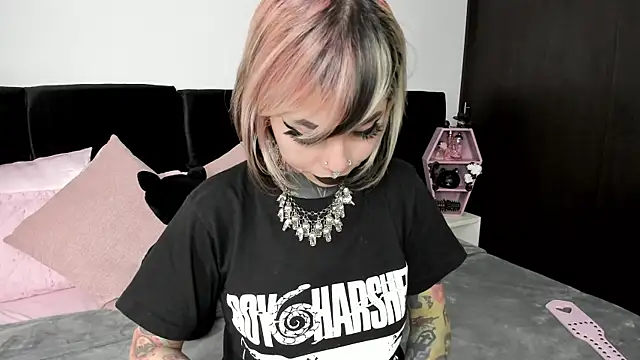 NikkiRamone online show from January 2025 06:23:01 PM