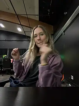 M1ssyk1ssy online show from April 2026 12:37:01 AM