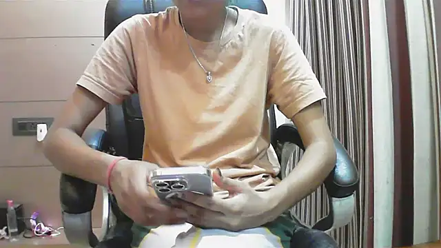 Snapshot of collage_hoty chatting on October 2025 04:08:02 PM collage hoty online show from October 2025 04:08:02 PM