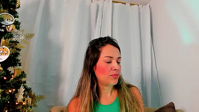 camilawm19 online show from December 2024 10:49:02 AM