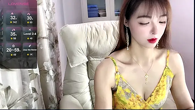 Snapshot of NINIbaby-99 chatting on January 2025 08:28:02 PM NINIbaby-99 online show from January 2025 08:28:02 PM
