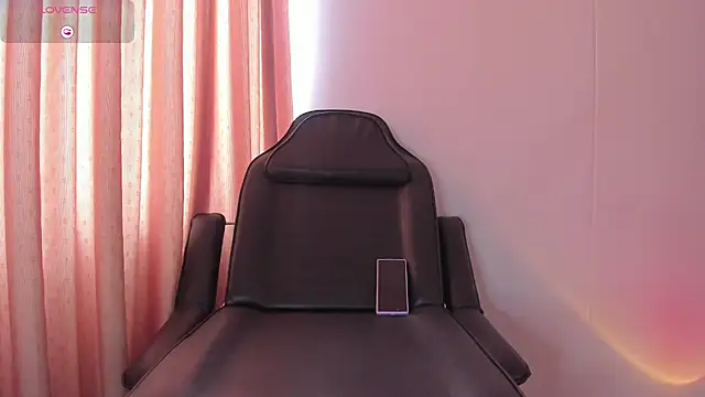 Whitekitty-exe online show from February 2025 03:06:01 PM