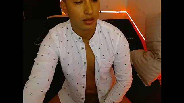 Snapshot of Davixx258 chatting on February 2025 06:08:02 PM Davixx258 online show from February 2025 06:08:02 PM