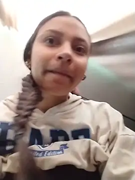 emma ambar online show from November 2025 04:42:01 PM