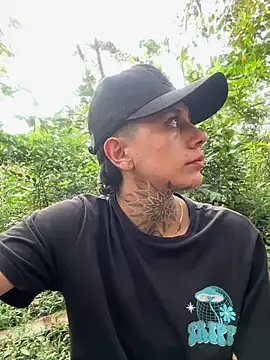 Snapshot of _PhillipBrown chatting on December 2024 09:33:02 PM PhillipBrown online show from December 2024 09:33:02 PM