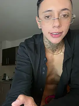 Snapshot of _PhillipBrown chatting on December 2024 04:46:02 PM PhillipBrown online show from December 2024 04:46:02 PM