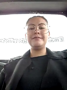 lara moon25 online show from December 2024 08:33:01 PM