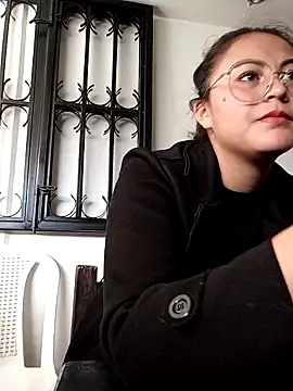 lara moon25 online show from December 2024 06:31:02 PM