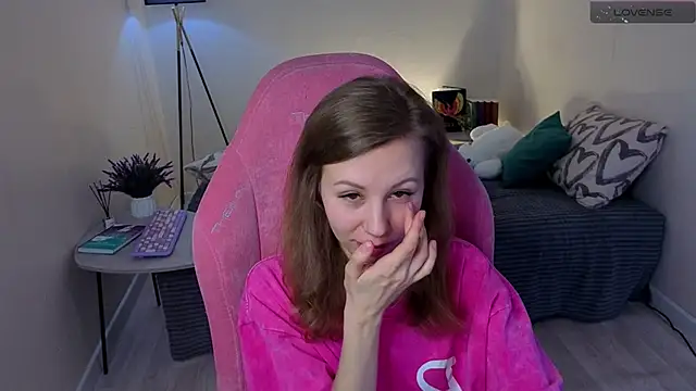 Lill Mary online show from March 2025 12:37:01 AM