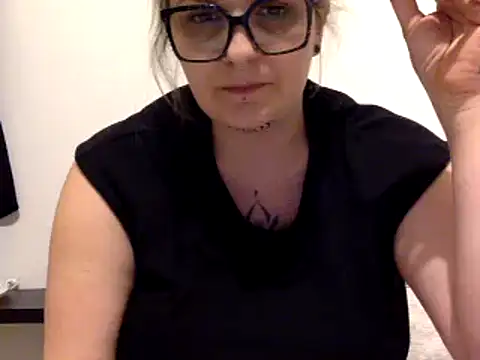 Snapshot of vanillesoumise chatting on March 2026 10:04:01 PM vanillesoumise online show from March 2026 10:04:01 PM