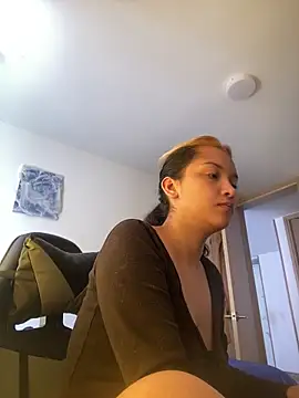 baby lizy online show from November 2025 05:12:01 PM