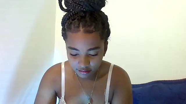 Snapshot of Behla_rouseh chatting on March 2025 10:05:01 PM Behla rouseh online show from March 2025 10:05:01 PM