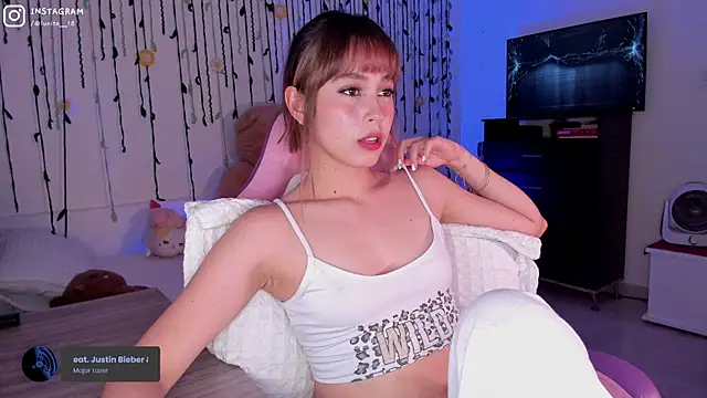 Snapshot of alice_guerin_ chatting on January 2025 05:34:02 AM alice guerin online show from January 2025 05:34:02 AM