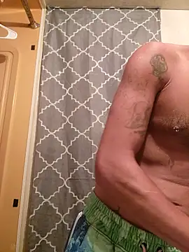 LargeDominoes online show from April 2026 04:46:01 AM