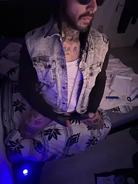 Snapshot of LuggiJack chatting on December 2024 05:58:02 AM LuggiJack online show from December 2024 05:58:02 AM