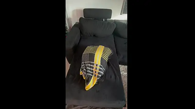 Snapshot of LuggiJack chatting on February 2025 12:05:02 PM LuggiJack online show from February 2025 12:05:02 PM