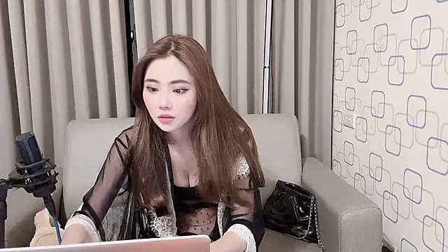 Snapshot of sweet5200 chatting on December 2024 03:58:01 PM sweet5200 online show from December 2024 03:58:01 PM
