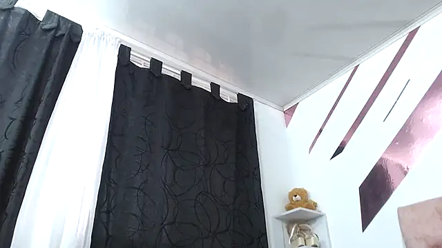 Kitten Hot  online show from October 2025 10:19:01 PM