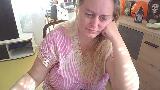 Meliss Official9 online show from October 2025 12:51:01 PM