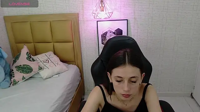 MAGNOLEROY online show from January 2025 07:51:02 PM