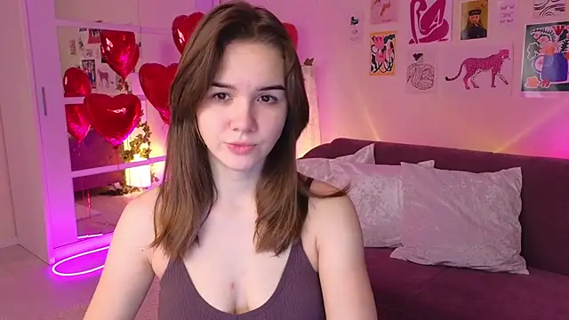 Snapshot of LindaRobertz chatting on February 2025 06:08:02 AM LindaRobertz online show from February 2025 06:08:02 AM