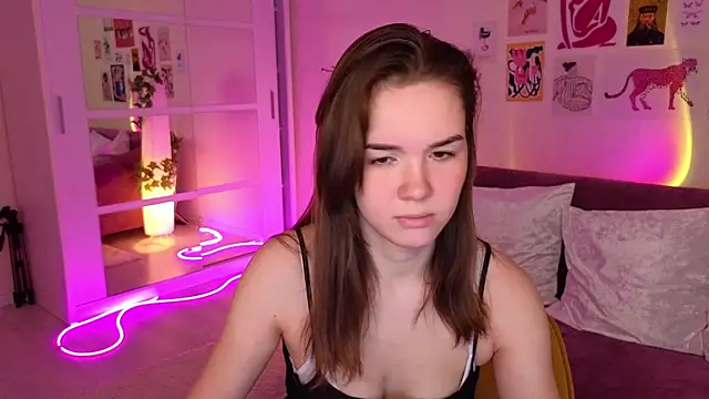 Snapshot of LindaRobertz chatting on February 2025 09:15:02 AM LindaRobertz online show from February 2025 09:15:02 AM