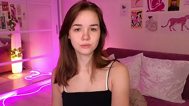 Snapshot of LindaRobertz chatting on March 2025 06:05:02 AM LindaRobertz online show from March 2025 06:05:02 AM