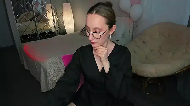 Snapshot of MelodyOfLovee chatting on February 2025 08:11:02 AM MelodyOfLovee online show from February 2025 08:11:02 AM