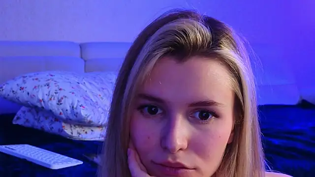 Snapshot of elsa_limerence chatting on January 2025 01:57:01 PM elsa limerence online show from January 2025 01:57:01 PM