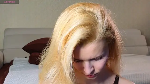 Snapshot of elsa_limerence chatting on February 2025 07:26:01 AM elsa limerence online show from February 2025 07:26:01 AM