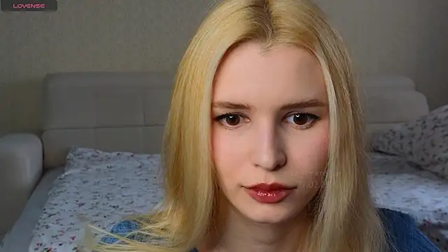 Snapshot of elsa_limerence chatting on February 2025 08:50:02 AM elsa limerence online show from February 2025 08:50:02 AM