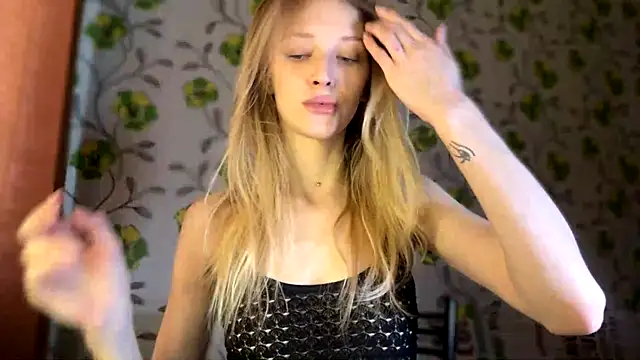 Evvie Summn1 online show from March 2026 05:42:01 AM