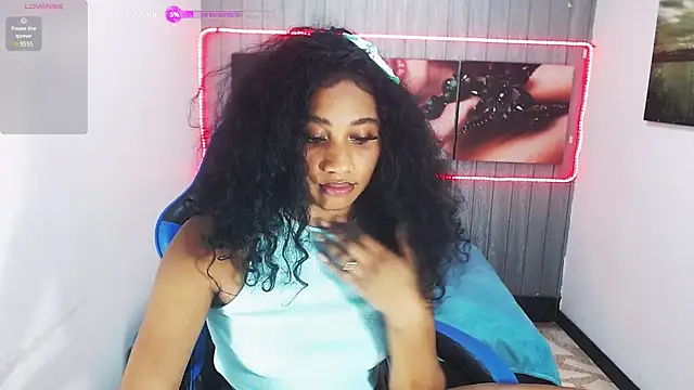 Snapshot of _ahsly_ chatting on January 2025 04:04:01 AM ahsly online show from January 2025 04:04:01 AM