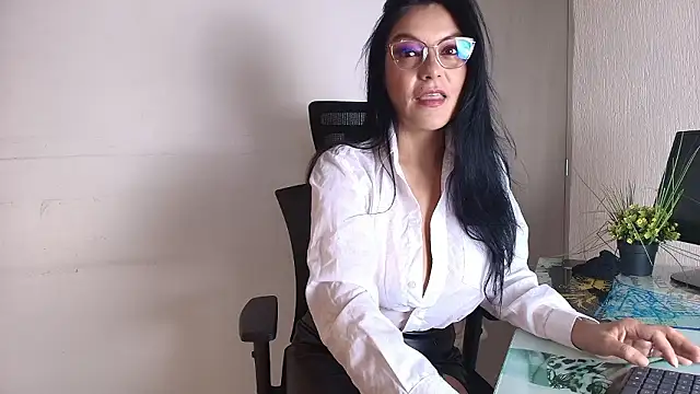 Snapshot of Zuzana21 chatting on February 2026 12:59:02 PM Zuzana21 online show from February 2026 12:59:02 PM